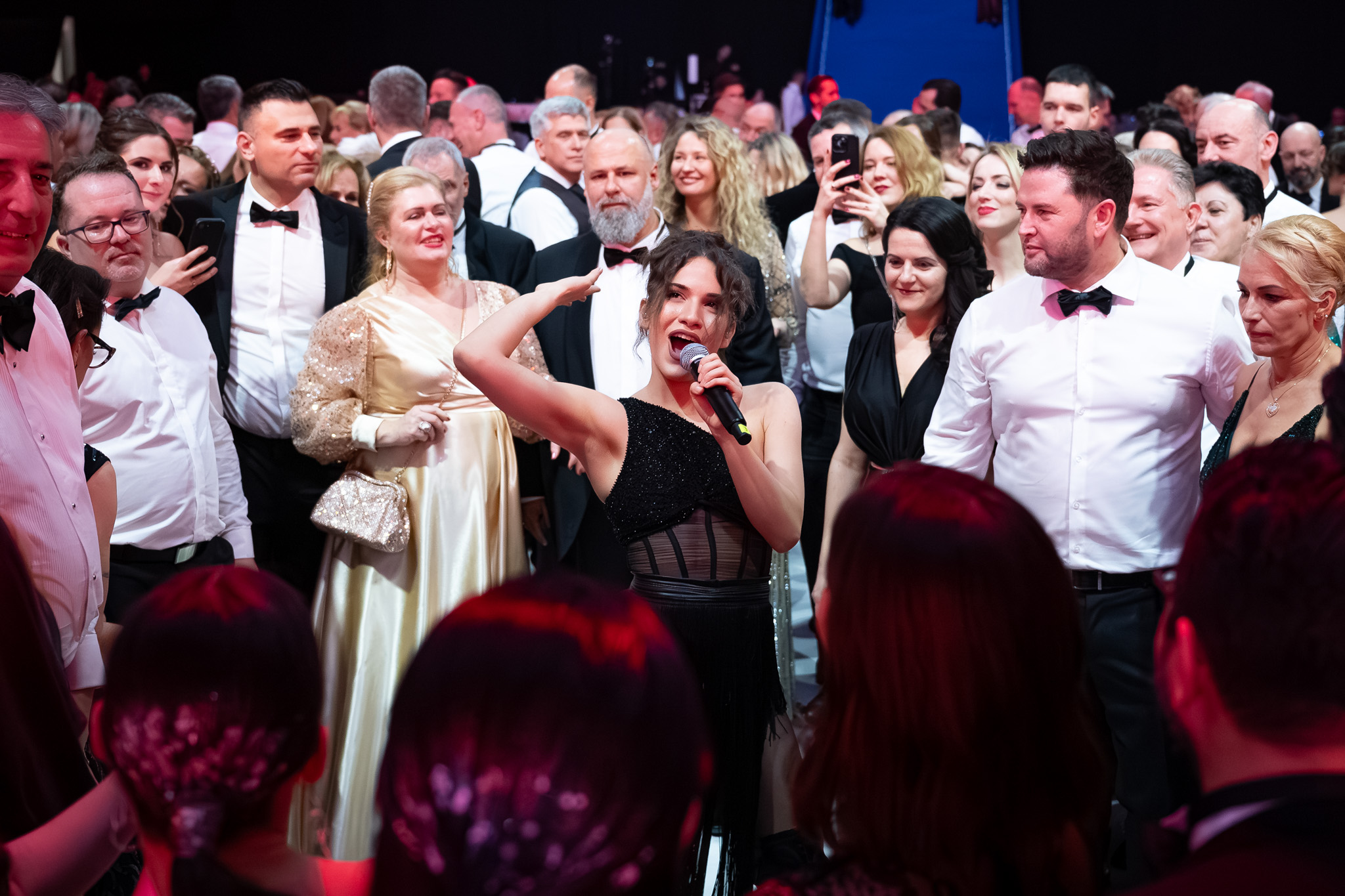 今年的舞会再次带来了难忘的时刻与出色的氛围。（摄影：András Adorján, Máté Dudás